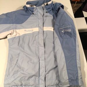Columbia jacket size large not bulky warm winter chores coat Priced to SELL 👍❣️